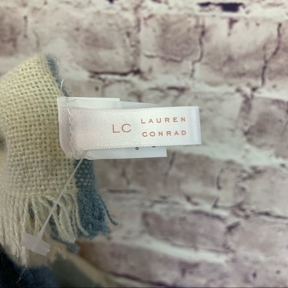 Lauren Conrad Blue Beige Striped Fringe Shawl Blanket Scarf NWOT - Picture 10 of 13